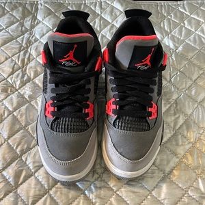 Jordan Retro 4 Infrared Grade School Size 4
